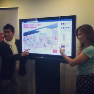 Uniqlo U-Shop U-Win